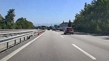 Anadolu Otoyolu'nda seyir halindeki SUV'un tamponu koptu, sürücü kazayı önledi