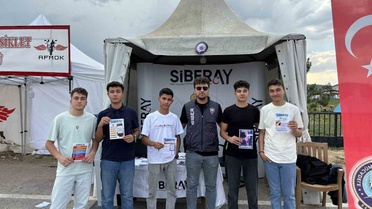 Afyonkarahisar'daki MXGP'de polis 105 bin kişiye siber güvenlik anlattı