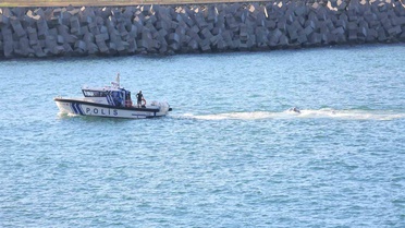 Motor arızalı uçak Rize Pazar'da Sahil Güvenlik Limanı'na çekildi