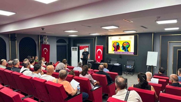 Altıeylül'de pansiyon personeline 18 saatlik iletişim eğitimi veriliyor