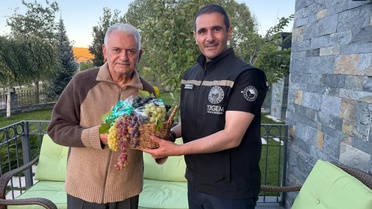 Binali Yıldırım, Erzincan'daki tarımsal Ar-Ge çalışmaları hakkında bilgilendirildi