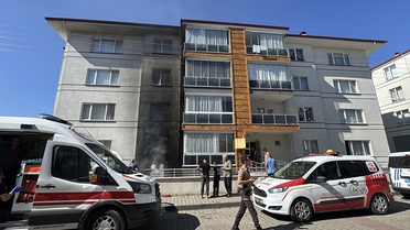 Bolu'da apartman garajında yangın çıktı, 1 kişi yaralanıp 2 kişi dumandan etkilendi