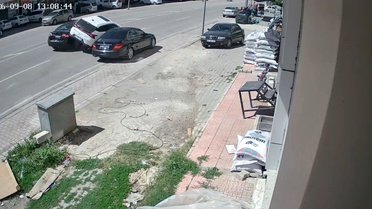 Bir gün arayla aynı yerde 2 kaza kamerada