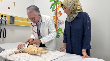 Manisa'da 34 haftalık doğan bebeğin kalbindeki 4 milimetrelik delik İzmir'de kapatıldı