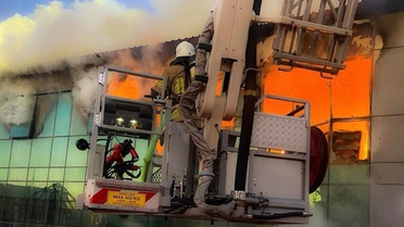 İzmir Gaziemir'de iş yerinde çıkan yangın itfaiye ekiplerince söndürüldü