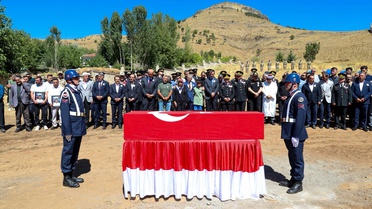 Kalp krizi geçiren güvenlik korucusu Demir, Bingöl Solhan'da defnedildi