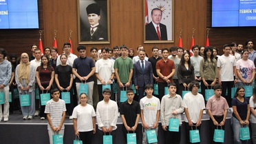 Kocaeli Valiliği YKS ve LGS başarılı 115 öğrenciyi ödüllendirdi