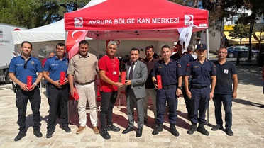 Lalapaşa Kaymakamlığı önünde Kızılay kan bağışı kampanyası düzenlendi