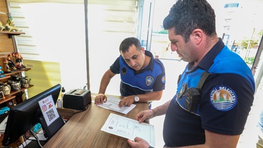 Mezitli'de kırtasiyelere eğitim öncesi zabıta denetimi yapıldı