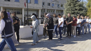 Tekneyle kaçacaklardı, kıskıvrak yakalandılar! 9 FETÖ şüphelisi ile kaptan adliyede