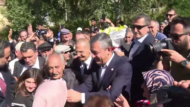 Özgür Özel Ardahan'da... Özel: 'YENİ Parti gelince adamı olan değil arkada kalanlar öne gelecek'