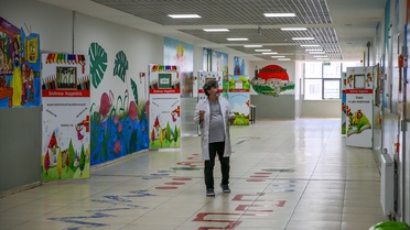 Diyarbakır'da bir öğretmen, okul duvarlarına 2 yılda 60 resim yaptı