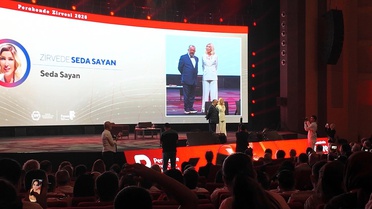 Seda Sayan evlilik eleştirilerine yanıt verdi, 'Asıl beni dinleyeceksin' dedi