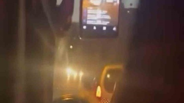 Seyir halindeki özel halk otobüsü şoförü canlı yayın açtı