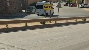 Bursa Kestel'de servis minibüsü ters şeride girdi, tehlike anları kamerada