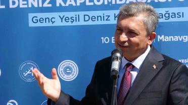 Antalya Manavgat'ta uydu cihazlı yeşil deniz kaplumbağası Hanzala denize bırakıldı