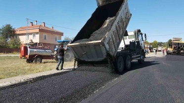 Taşköprü'de engelli Öztürk'ün köy yolu tekerlekli sandalye için asfaltlandı