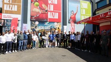Ağrı'da 124 sporcunun katıldığı tenis turnuvası final maçlarıyla tamamlandı