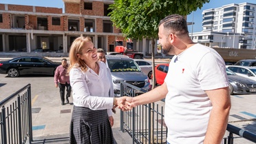 AK Parti Edirne İl Başkanı İba, beraberindekilerle esnafı ziyaret etti