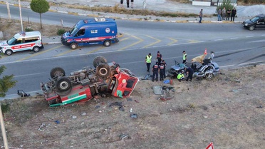 Afyonkarahisar'da arazöz ile otomobil çarpıştı, otomobil sürücüsü hayatını kaybetti