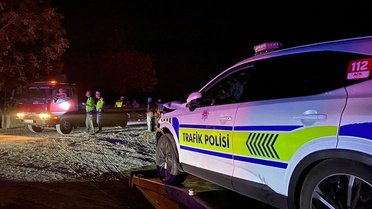 Aydın Nazilli'de kamyonet ile polis aracı çarpıştı, 2'si polis 3 kişi yaralandı