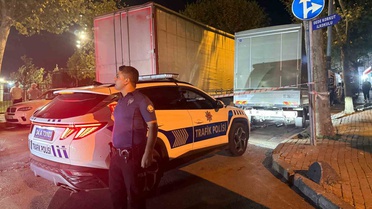 Bağcılar'da scooter kamyona çarptı, ağır yaralanan sürücü hastanede öldü