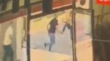 Geyve'de belediye müdürü ve ağabeyi ile mimar arasında kavga kamerada