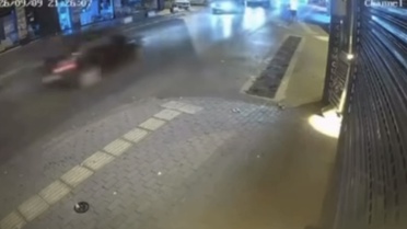 Bursa Yıldırım'da karşı şeride geçen otomobil çarpıştı, 2 kişi hafif yaralandı