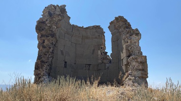 Erzurum Aşkale'deki Selçuklu kümbeti definecilerin kazılarıyla yıkıldı