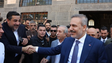 Dışişleri Bakanı Fidan Diyarbakır'da Ulu Cami'de 3 bin kişiyle cuma namazı kıldı