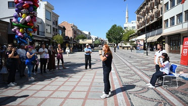 Edirne'de Dünya İlk Yardım Günü'nde vatandaşlara uygulamalı eğitim verildi