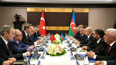 Bayraktar, Bakü'deki 5. Enerji Forumu'nda Şahbazov ile görüştü