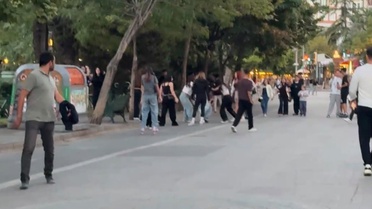 Eskişehir'de sokak ortasında bir grup kız çocuğu kavga etti