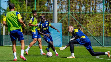 Fenerbahçe Gaziantep FK maçı hazırlıklarına başladı, İsmail Kartal antrenmanda yok