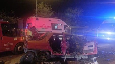 Fethiye'de kamyonetle çarpışan otomobilin sürücüsü hastanede hayatını kaybetti