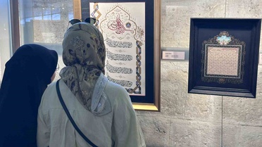 İki müzehhibenin 'İki Fırça Bir Ahenk' tezhip sergisi Hünkar Kasrı'nda ziyarete açıldı