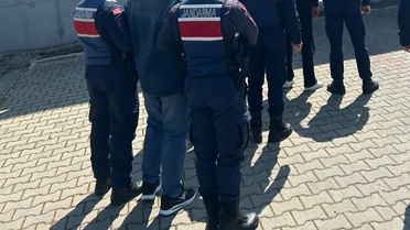 İzmir Menderes'te jandarma üniformasıyla altın çalan 4 şüpheliden 3'ü tutuklandı