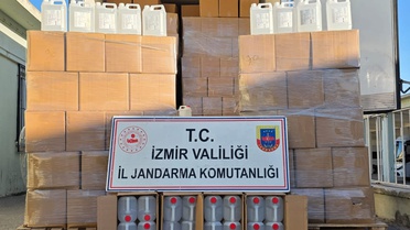 İzmir'de 4 adli aramada 19 bin 260 litre etil alkol ele geçirildi, 4 şüpheli gözaltında