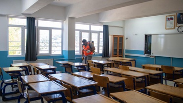 Kuşadası Belediyesi okullarda ilaçlama çalışmalarına hız verdi