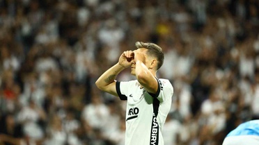 Beşiktaş, Erzurumspor FK'yı 3-0 yendi; Trossard ilk golünü attı
