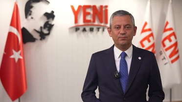 Özgür Özel Atina'da Avrupalı sosyal demokratlara seslendi, ortak mücadele çağrısı yaptı