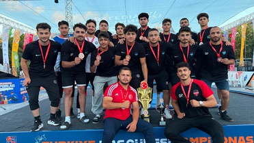 Sivaslı sporcular İstanbul'daki mas güreşi Türkiye Şampiyonası'nda takım halinde şampiyon oldu