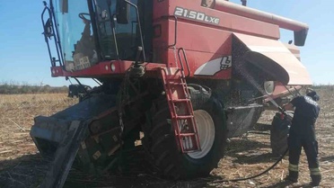 Tekirdağ Muratlı'da ayçiçeği hasadında biçerdöverde yangın çıktı