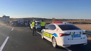 Tekirdağ Hayrabolu'da hafif ticari araç park halindeki otomobile çarptı, 4 kişi yaralandı