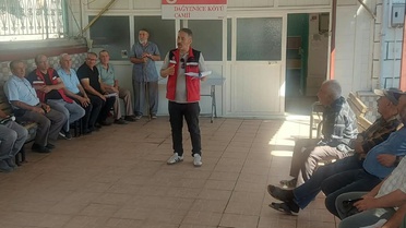 Uşak'ta tarım personeli köy köy gezerek üreticilere destek ve hayvan sağlığı bilgisi veriyor