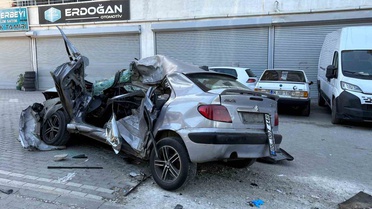 Ankara Mamak'ta beton mikseri otomobille çarpıştı, 1'i ağır 5 yaralı