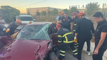 Bilecik'te otomobil emniyet şeridindeki araca çarptı, 3 kişi yaralandı