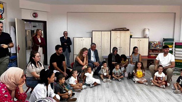 Burhaniye Kaymakamı Atilla, uyum haftasında anaokulu öğrencileriyle buluştu