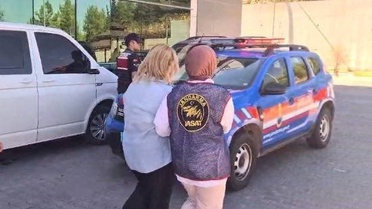 Denizli Tavas'ta yaşlı vatandaşı dolandıran 2 şüpheli İzmir'de tutuklandı