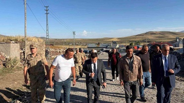Digor Kaymakamı Zengin, Şatıroğlu Köyü'ndeki parke taşı çalışmalarını inceledi